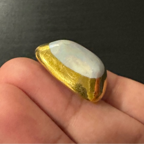 🌷$2 Bundle Add-on ~ Vintage Painted Gold Tone White Brooch Pin - Picture 6 of 12